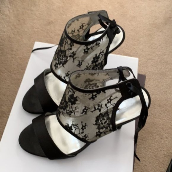 Evening shoe with Lace. - Picture 2 of 4